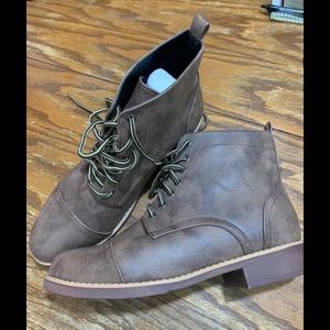 Brand new mens boots.